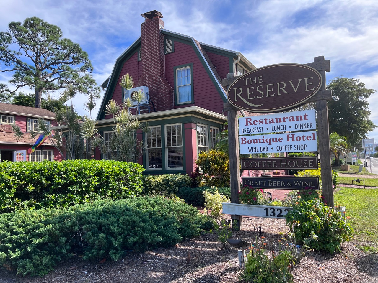 ReserveOutsideSignDay-day